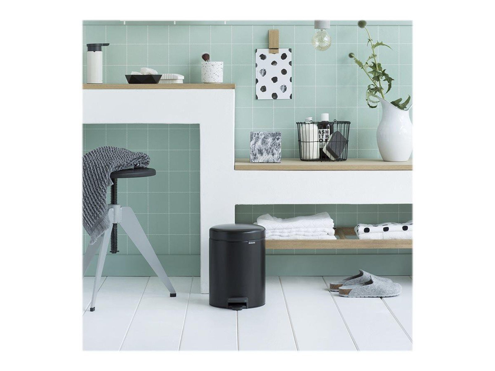 brabantia newIcon - rubbish bin - 5 L - matte black brabantia newIcon - rubbish bin - 5 L - matte black
